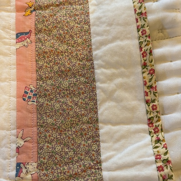 Patchwork Quilt with Peach and White Design - Picture 3 of 4